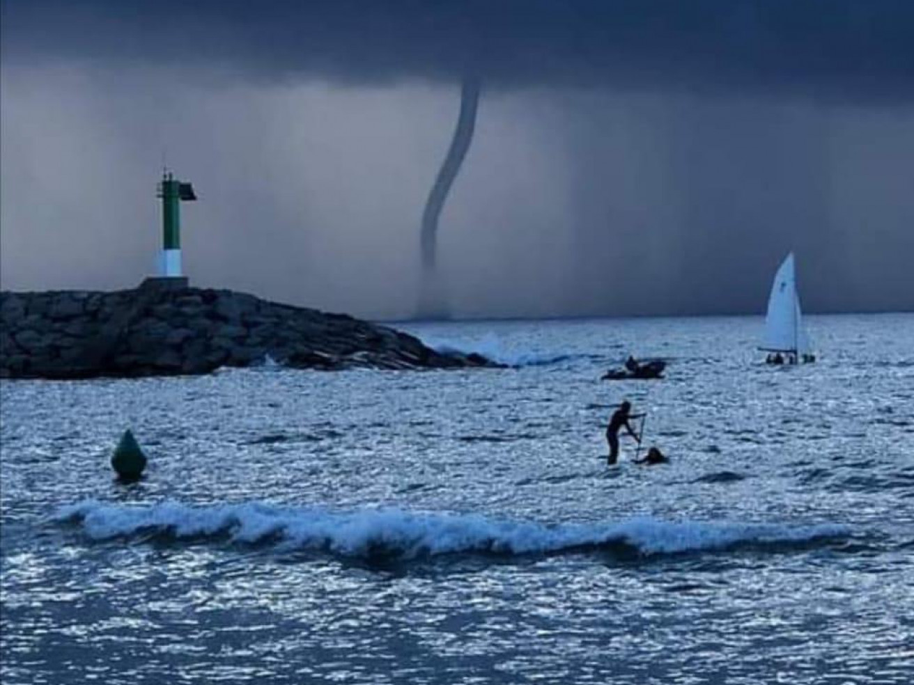 Mànega d'aigua davant d'Arenys