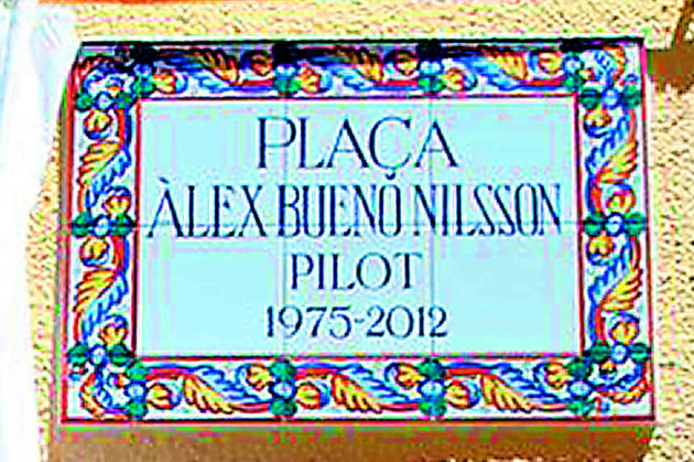 Alex bueno placa