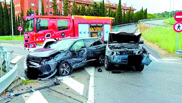Accident sota autopista   bombers   còpia